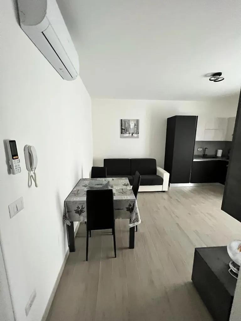 Black&White House Alghero 0*,